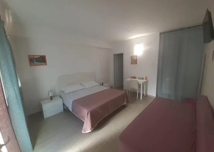 Alojamento de Acomodação e Pequeno-almoço Porta Romana Amelia